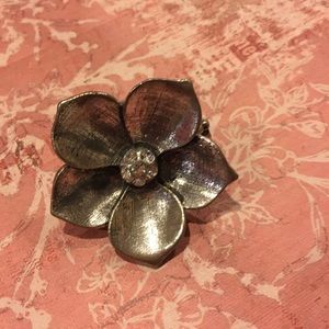 Silver Stretchy Flower Ring New Without Tag.